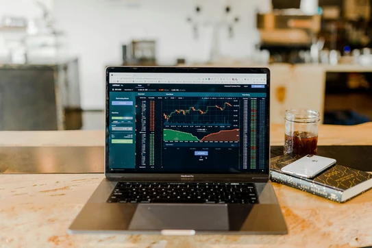stock visual on laptop