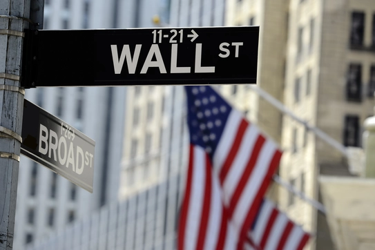 Is the U.S. in Recession? CBS Experts Weigh in on the Economic Outlook 