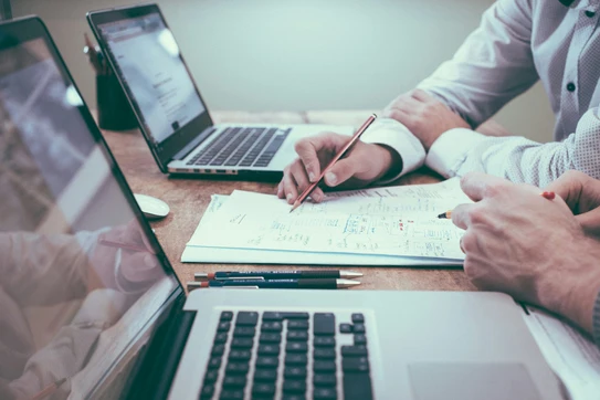 Person holding pencil near laptop computer photo – Free Work Image on Unsplash by Scott Graham.