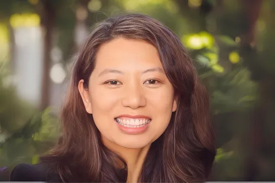 Angie Lee headshot
